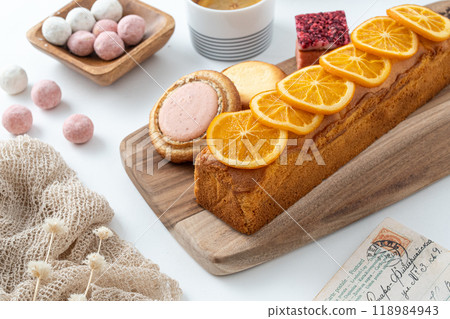 桌上的甜點 118984943