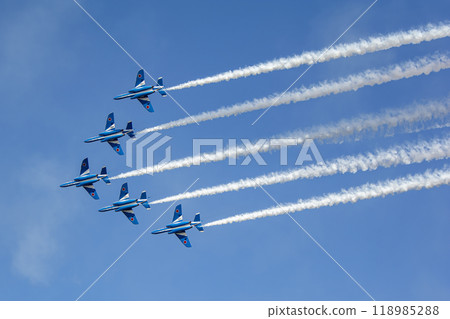 The Blue Impulse flying in a beautiful formation The Blue Impulse flying in a beautiful formation 118985288