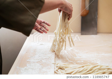 Hand-made udon Hand-made udon 118985747
