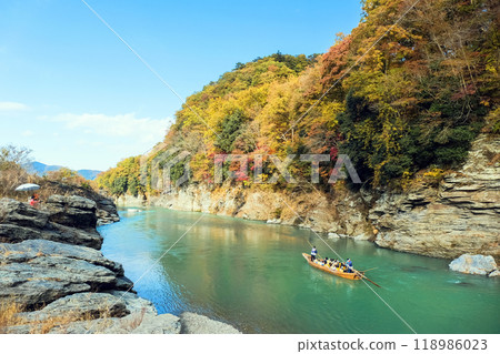 A boat descending the rock formations 118986023