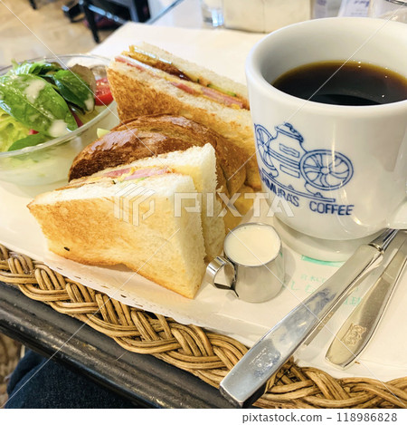 早餐套餐三明治和咖啡 早餐套餐三明治和咖啡 118986828