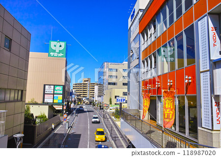 晴朗的日子，從神奈川縣藤澤市的藤澤站北口看到的主要街道。 118987020