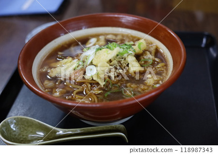 青森縣黑石市的鄉村美食“醬油炒麵” 118987343