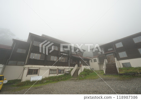 Renge Onsen Lodge shrouded in mist Renge Onsen Lodge shrouded in mist 118987386