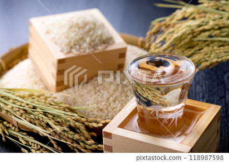 Cold sake Japanese sake image 118987598