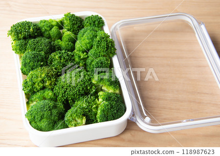 Boiled broccoli for storage 118987623