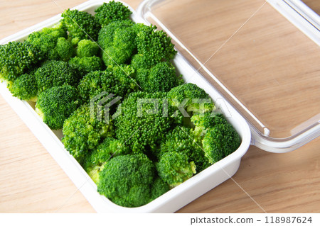 Boiled broccoli for storage Boiled broccoli for storage 118987624