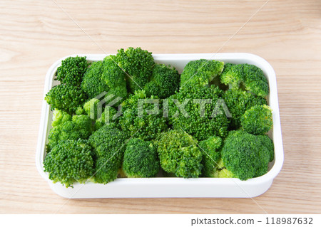 Boiled broccoli for storage 118987632