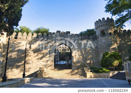 Stone gate to the old city of Baku 118988284
