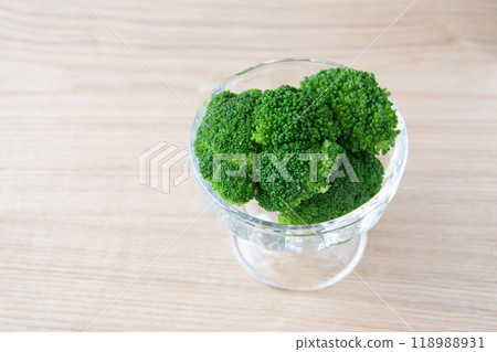 Boiled broccoli in a glass bowl Boiled broccoli in a glass bowl 118988931
