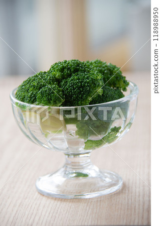 Boiled broccoli in a glass bowl Boiled broccoli in a glass bowl 118988950