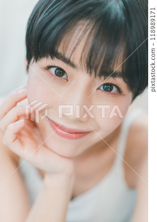 有皮膚的一位美麗的小姐 118989171