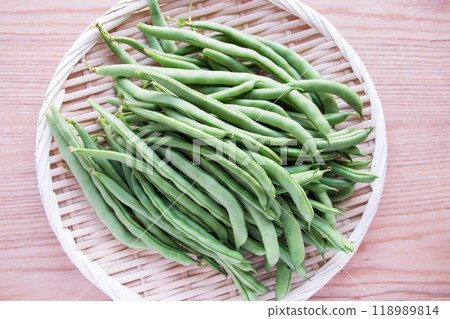 Beans in a colander 118989814
