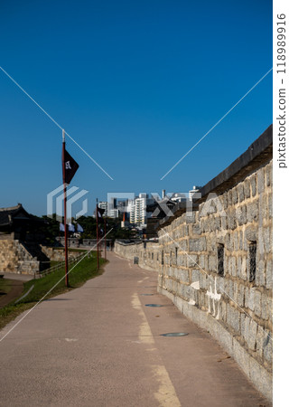 Suwon Hwaseong Fortress Wall, with the park view during autumn. The wall is surrounding the center of Suwon, the provincial capital of Gyeonggi-do, in South Korea 118989916