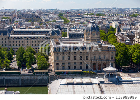 Aerial view of the Tribunal de Commerce de Paris 118989989