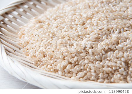 Brown rice in a colander Brown rice in a colander 118990438
