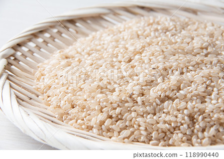 漏勺中的糙米 漏勺中的糙米 118990440