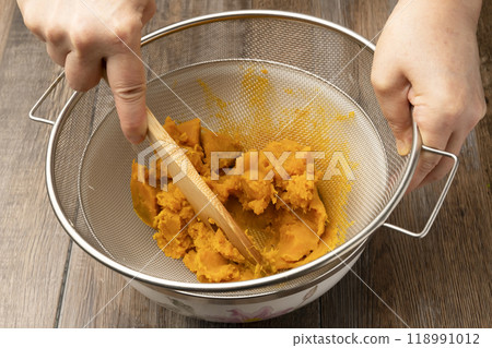 Pumpkin potage soup: Strain the pumpkin Pumpkin potage soup: Strain the pumpkin 118991012