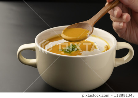 Pumpkin potage: Lifting the potage with a spoon Pumpkin potage: Lifting the potage with a spoon 118991343