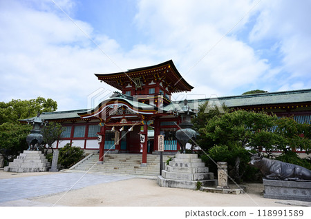 The gorgeous gate of Hofu Tenmangu Shrine 118991589