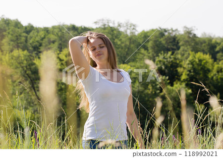 Young beautiful woman relaxes in nature 118992021