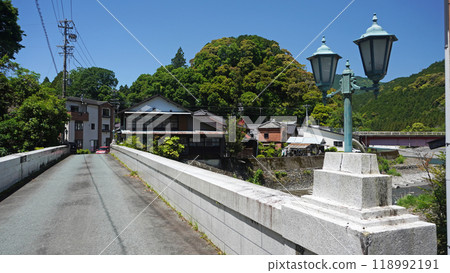 Street lights of Wakami Bridge over the Fudo River and the Shin-Wakami Bridge in the background (near Haruno-cho, Tenryu-ku, Hamamatsu City, Shizuoka Prefecture) 118992191