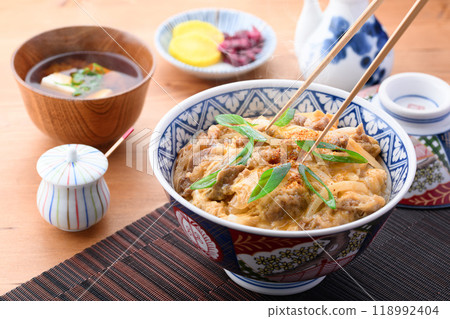 其他碗（牛肉豆腐蓋飯） 118992404