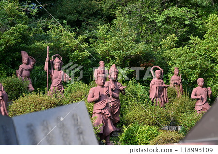 Thirty-six children Thirty-six children 118993109