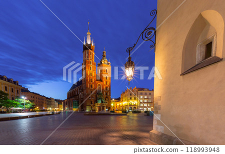 St. Mary's Basilica in Main Market Square, Krakow, Poland 118993948