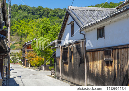 Omihachiman: A charming street lined with white-walled merchant houses 118994284