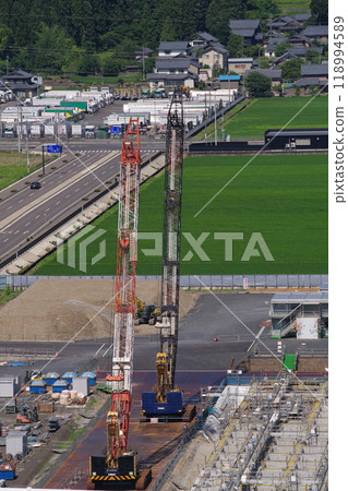 大型起重車在工地 大型起重車在工地 118994589