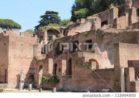 The Roman Forum, the political and economic centre of ancient Rome 118994800