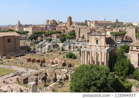The Roman Forum and the Colosseum, the heart of ancient Rome The Roman Forum and the Colosseum, the heart of ancient Rome 118994957