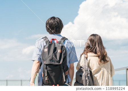 大學，專科學校，職業學校的建築，男女情侶走在屋頂上，同學們 118995224