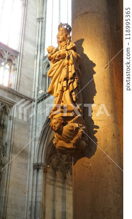 Madonna and Child statue in Cologne Cathedral [Germany] 118995365