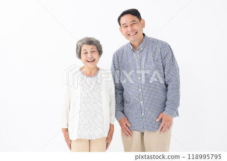 Senior woman, middle-aged man, parent and child, mother, son 118995795