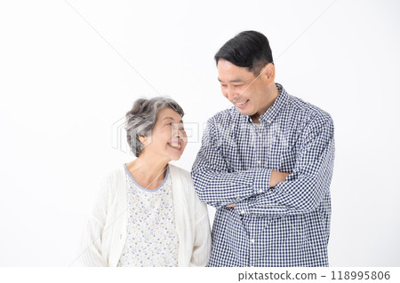 Senior woman, middle-aged man, parent and child, mother, son 118995806
