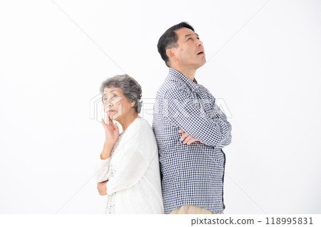 Senior woman, middle-aged man, parent and child, mother, son, worries 118995831