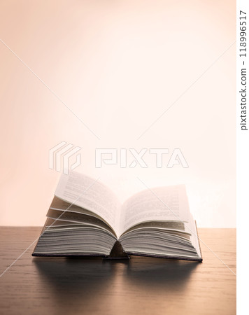 Open book on white background Open book on white background 118996517