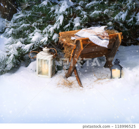 Manger with straw. Christmas background 118996525