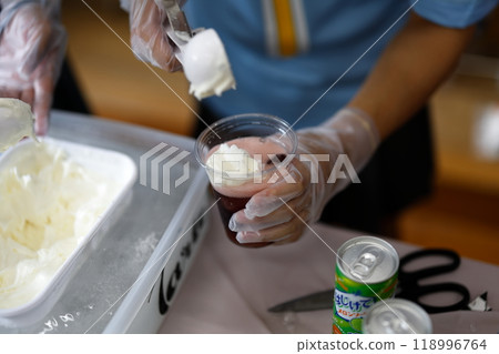 Selling ice cream at the school festival Selling ice cream at the school festival 118996764