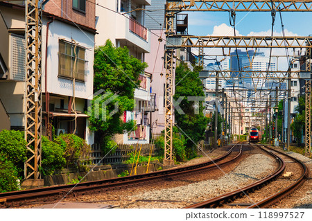 在住宅區運行的小田急線特急浪漫特快GSE 118997527