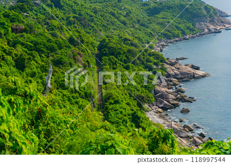 Rocky seashore. 118997544