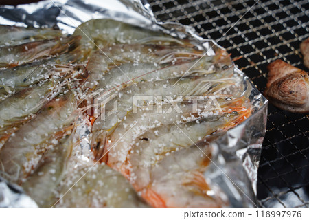 Grilled prawns on a barbecue grill. Close up. 118997976