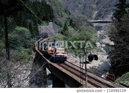 1989年神岡鐵路貨運列車穿越鐵橋 118998139