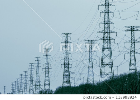 Power lines and towers Energy image 118998924