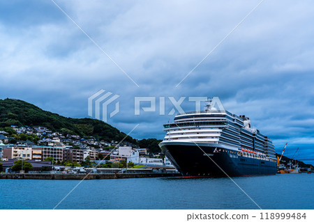 Passenger ship arriving at Nagasaki Port (Westerdam) Evening view from Waterfront Forest Park [Nagasaki City] 118999484