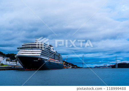 Passenger ship arriving at Nagasaki Port (Westerdam) Evening view from Waterfront Forest Park [Nagasaki City] 118999488