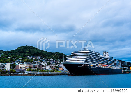Passenger ship arriving at Nagasaki Port (Westerdam) Evening view from Waterfront Forest Park [Nagasaki City] 118999501