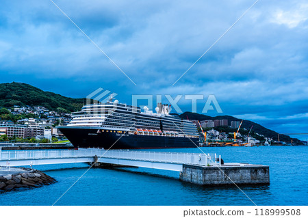 Passenger ship arriving at Nagasaki Port (Westerdam) Evening view from Waterfront Forest Park [Nagasaki City] 118999508